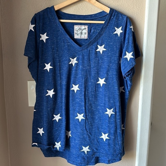 REFLEX Stars Short Sleeve V-Neck Tee - Picture 2 of 6